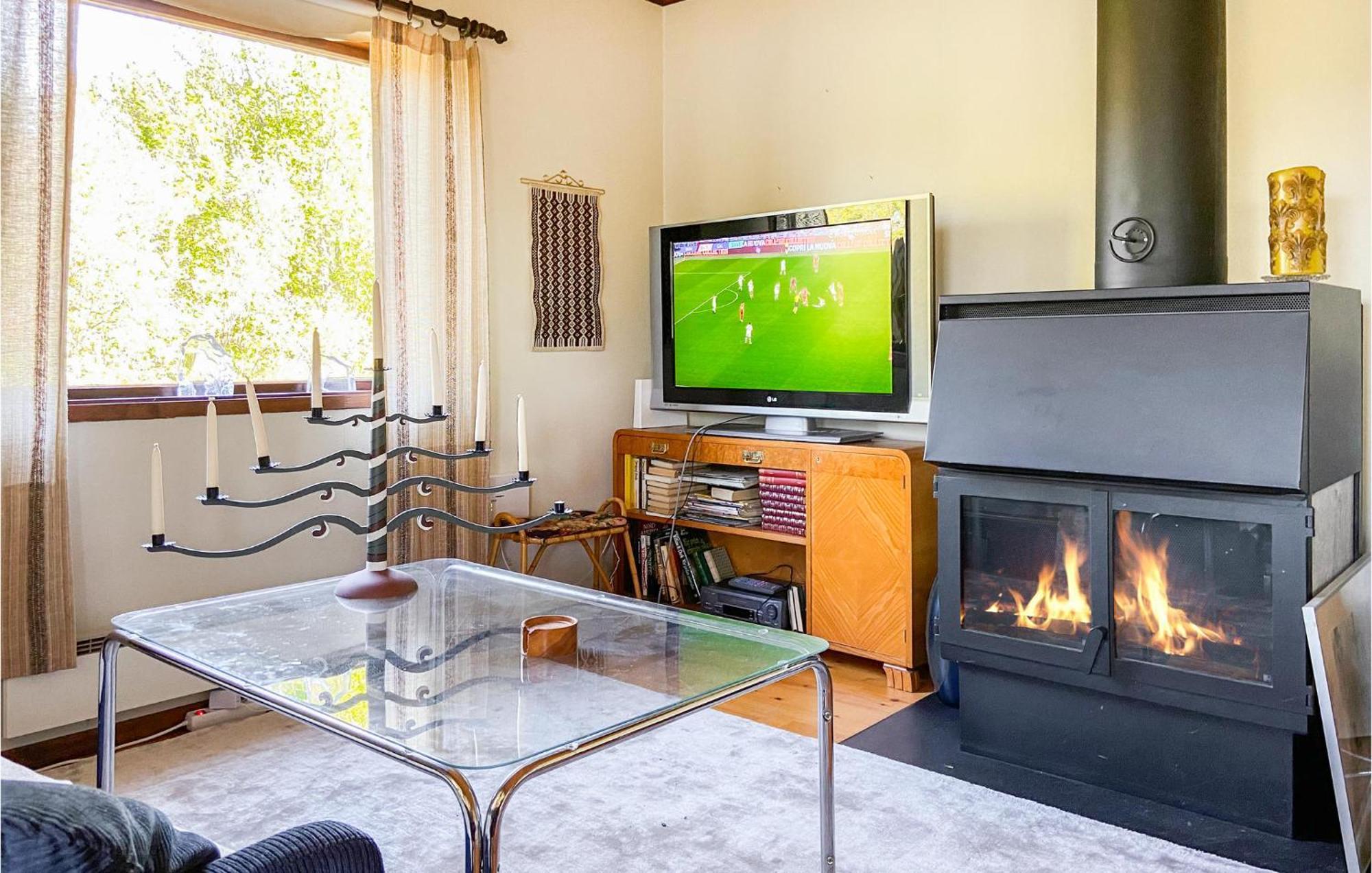 Awesome Home In Lenhovda With Wifi Bagian luar foto